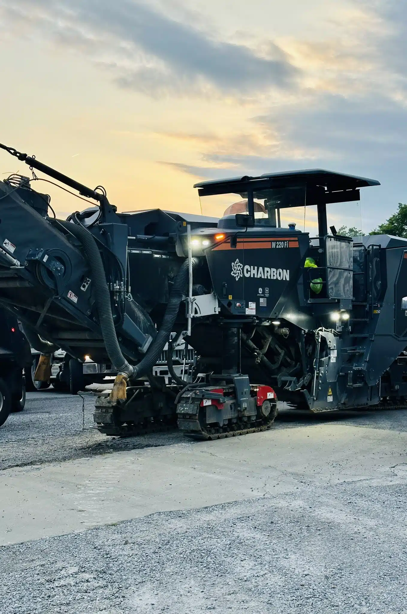 Charbon paving machinery